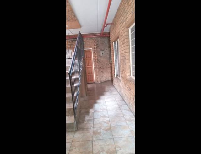 2 BEDROOM APARTMENT FOR SALE IN KEMPTON PARK CENTRAL